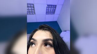 Gái xinh dâm móc lồn phụt nước dâm đãng kích thích mặt xinh dâm