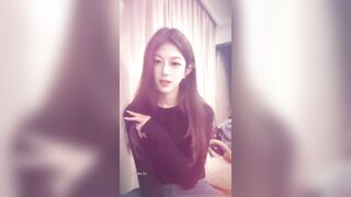 E ghệ loli xinh xắn trên mạng lại là con đĩ sướng rên rỉ k chịu đc dưới con cặc của a