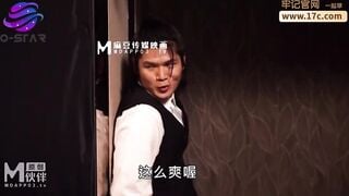 Threesome em teen vú bự xinh dâm sướng cặc bắn tinh đặc như sữa lên vú em
