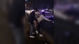 Em gái đi chơi bị người lạ *** tại phố đi bộ