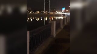 Em gái đi chơi bị người lạ *** tại phố đi bộ