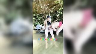 Em gái đu suối chơi bị người lạ *** P2