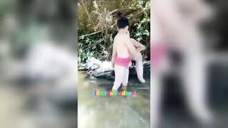 Em gái đu suối chơi bị người lạ *** P2