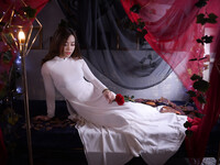 Em mẫu ruột nude cùng bộ trang phục áo dài