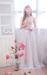 Em mẫu ruột nude cùng bộ trang phục áo dài