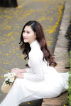 Em mẫu ruột nude cùng bộ trang phục áo dài
