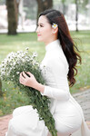 Em mẫu ruột nude cùng bộ trang phục áo dài