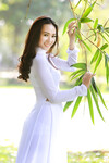 Em mẫu ruột nude cùng bộ trang phục áo dài