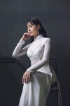 Em mẫu ruột nude cùng bộ trang phục áo dài
