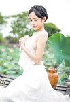 Em mẫu ruột nude cùng bộ trang phục áo dài