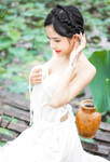 Em mẫu ruột nude cùng bộ trang phục áo dài