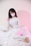 Em mẫu ruột nude cùng bộ trang phục áo dài