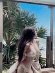 Em gái bikini