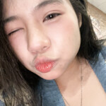 bắn lên mặt bé đii