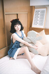 Loli tạo dáng 4