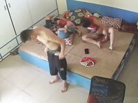 Cùng em họ tập thể dục