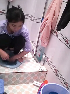 Quay lén bạn của chị tắm mới hôm qua tới chơi
