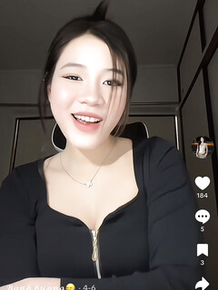 Có anh có clip em này ko, em tên Yến Khoa, có 1 clip chick